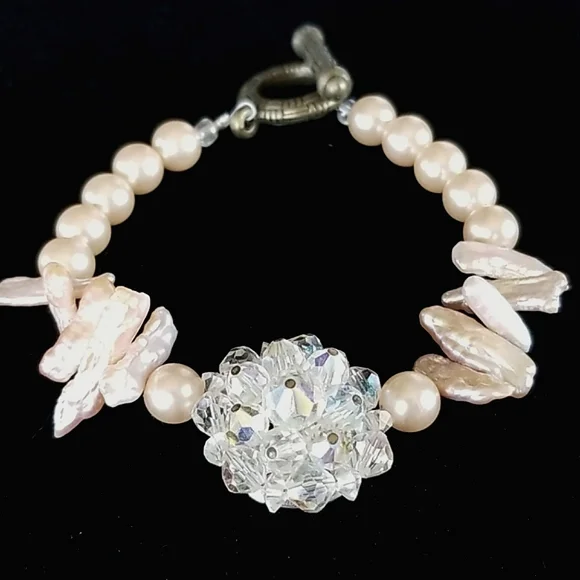 NWT Hand Crafted Repurposed Vintage Crystal Freshwater Pearl Bracelet - Picture 4 of 16